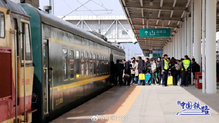 只有两节车厢的火车，到底有多可爱！