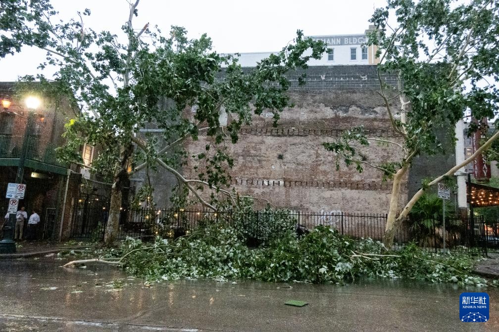 暴风雨席卷美国休斯敦致至少4人死亡