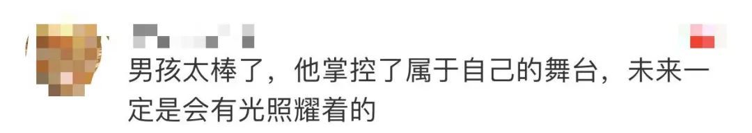 只有十几秒，却看哭了！男孩比赛中摔倒，没想到……