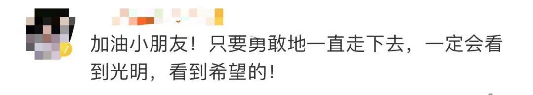只有十几秒，却看哭了！男孩比赛中摔倒，没想到……