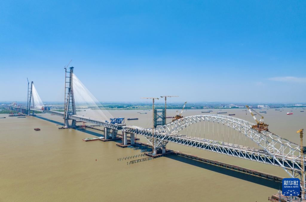 江苏泰州：常泰长江大桥建设正酣