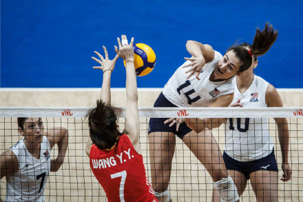 两连胜!中国女排3比1胜美国女排 两连胜!中国女排3比1胜美国女排