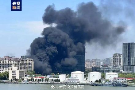 上海徐汇区一在建工地发生火灾 无人伤亡