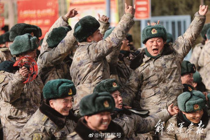 “不后悔,不后退!”高原官兵的口号令人泪目 “不后悔,不后退!”高原官兵的口号令人泪目
