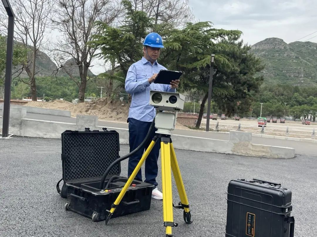 北京的电线杆有“眼睛”和“耳朵”,您仔细看过吗? 北京的电线杆有“眼睛”和“耳朵”,您仔细看过吗?