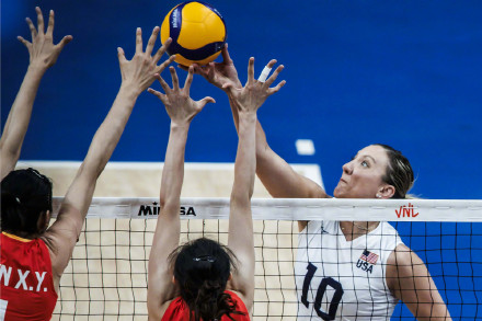 两连胜!中国女排3比1胜美国女排 两连胜!中国女排3比1胜美国女排