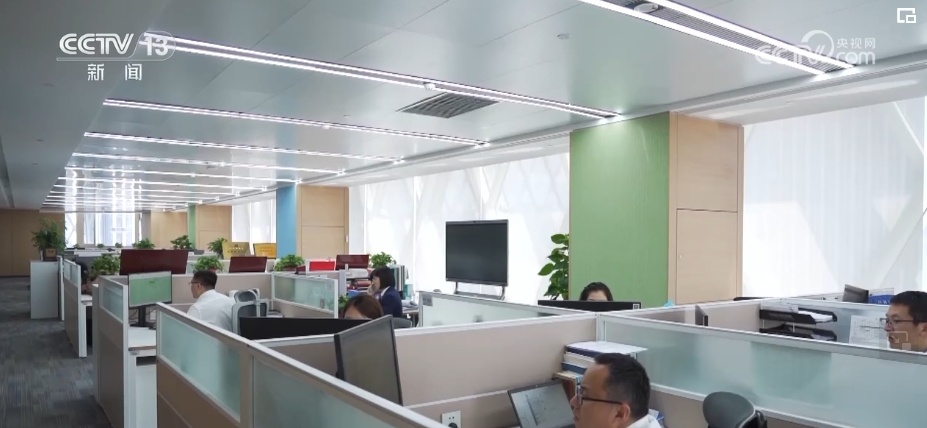 金融活水助力绿色产业蓬勃发展 “高碳”转型“低碳”擦亮“绿色中国”底色