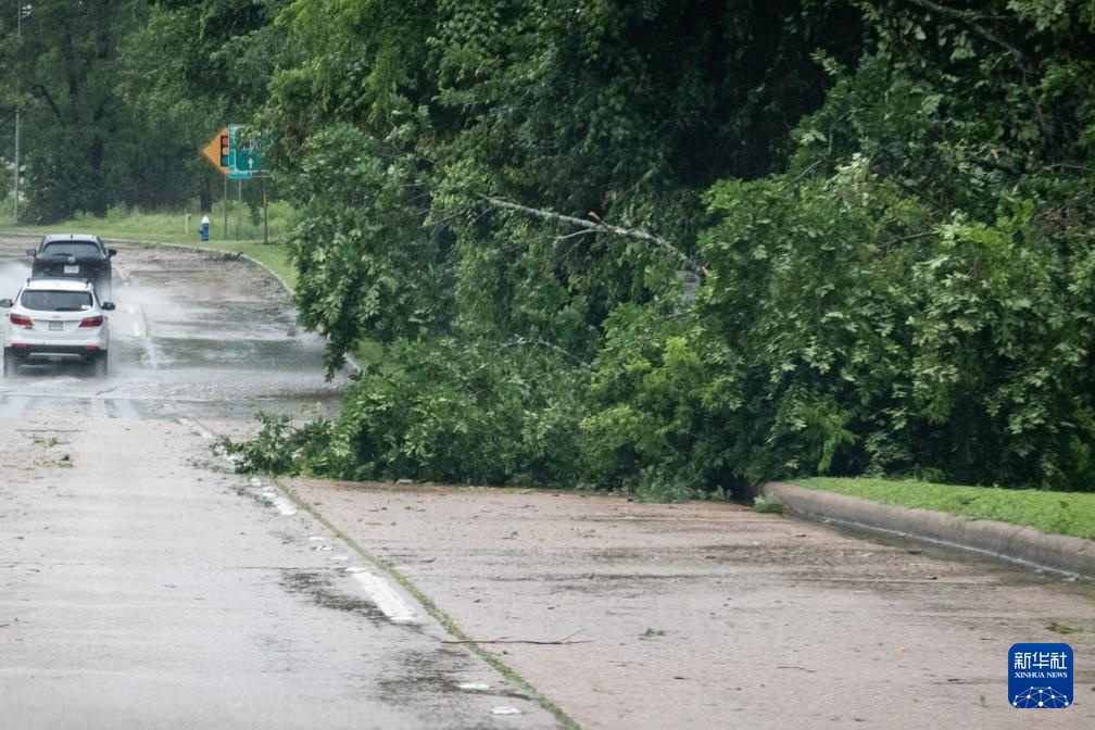 暴风雨席卷美国休斯敦致至少4人死亡