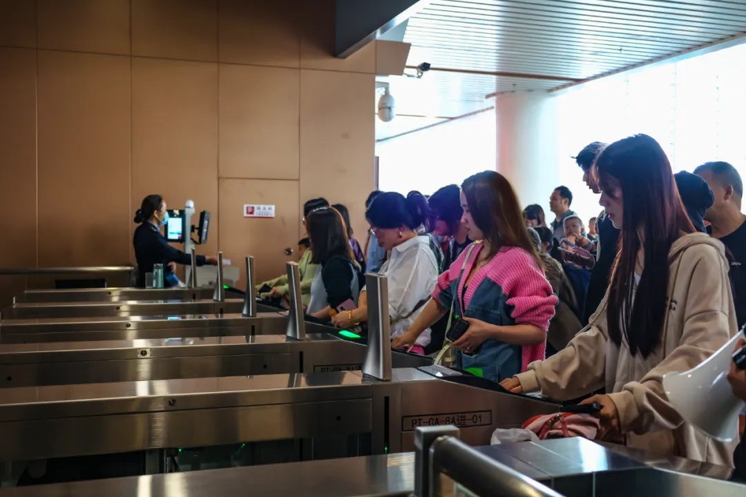 无须事先购票!福建57座高铁站全部启用“铁路e卡通”业务! 无须事先购票!福建57座高铁站全部启用“铁路e卡通”业务!