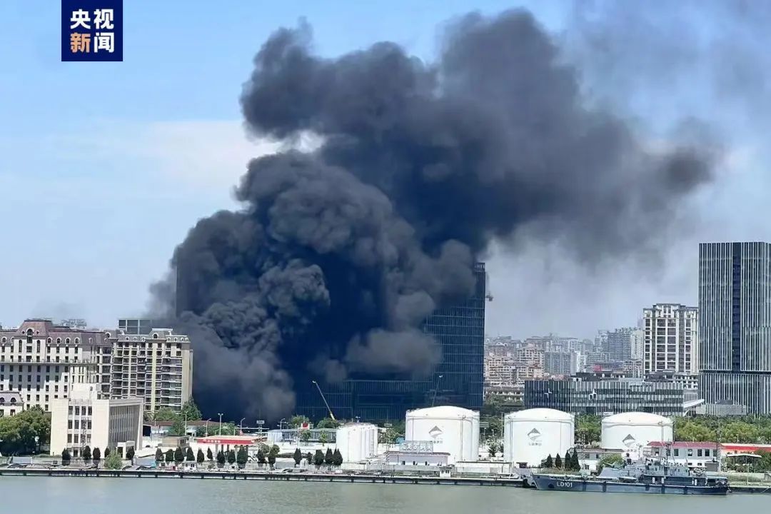 突发！上海一在建工地发生火灾！官方通报→