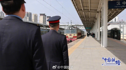 只有两节车厢的火车，到底有多可爱！