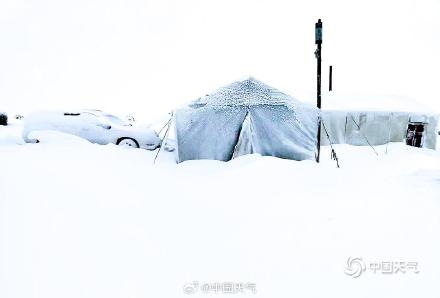 青海玉树曲麻莱县5月现暴雪 最大积雪深度达14厘米