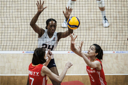 两连胜!中国女排3比1胜美国女排 两连胜!中国女排3比1胜美国女排