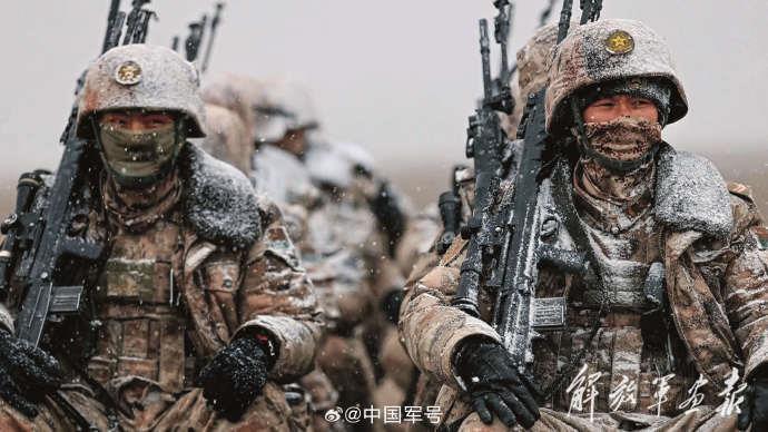 “不后悔,不后退!”高原官兵的口号令人泪目 “不后悔,不后退!”高原官兵的口号令人泪目