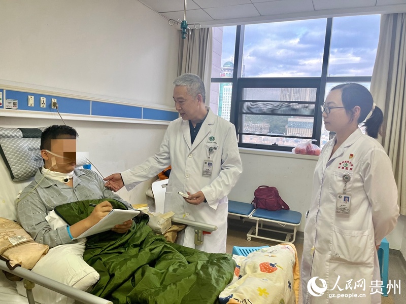 惊魂一幕！男子被风筝线割喉