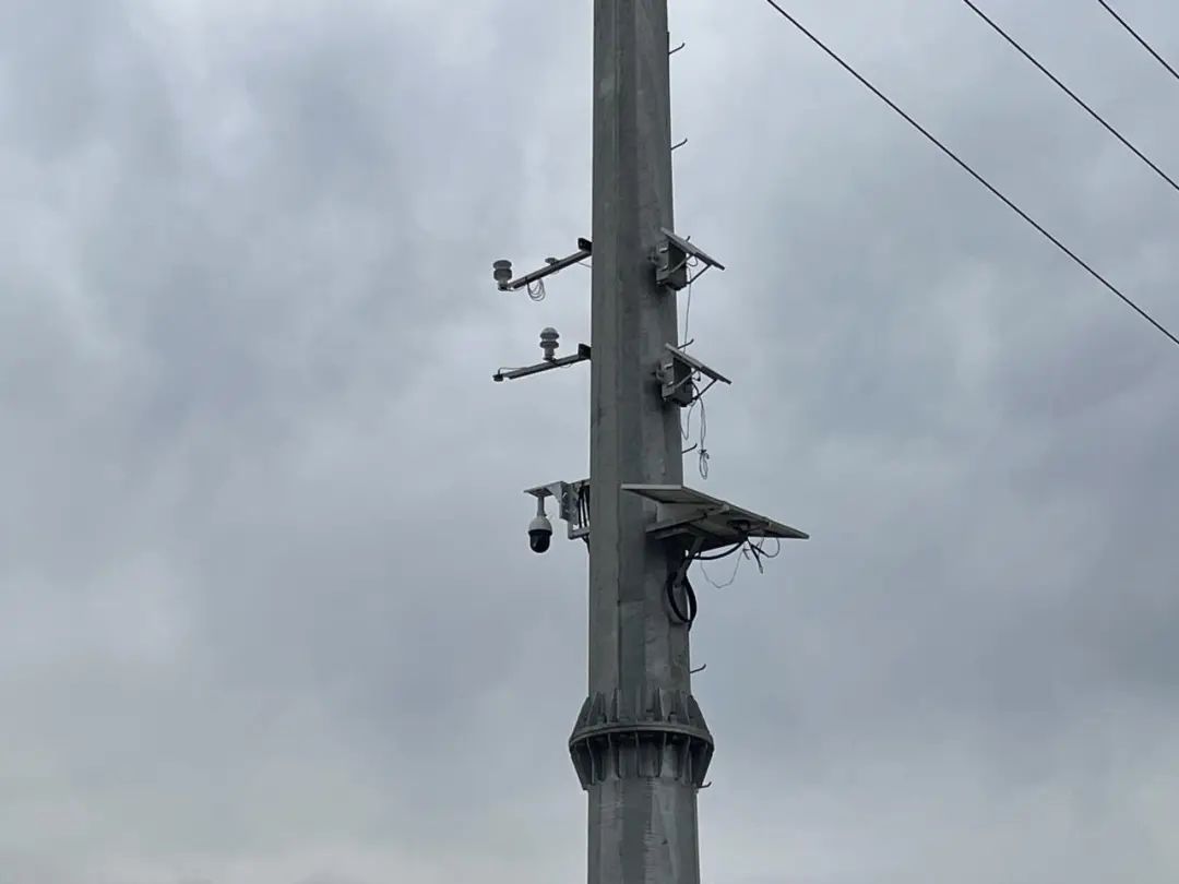 北京的电线杆有“眼睛”和“耳朵”,您仔细看过吗? 北京的电线杆有“眼睛”和“耳朵”,您仔细看过吗?