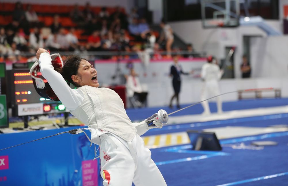 黄芊芊庆祝晋级.中国队共23人参加了当日的女子小组循环赛和预淘汰赛.