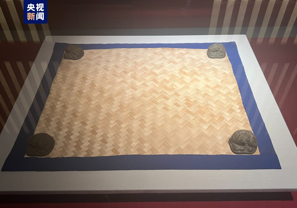 “手机壳”“凉席”……南昌汉代海昏侯国遗址博物馆漆器文物“上新”→ “手机壳”“凉席”……南昌汉代海昏侯国遗址博物馆漆器文物“上新”→