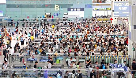 1至4月全国铁路发送旅客13.7亿人次 1至4月全国铁路发送旅客13.7亿人次