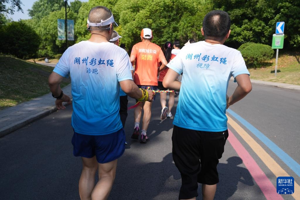 彩虹绳牵起快乐奔跑 彩虹绳牵起快乐奔跑