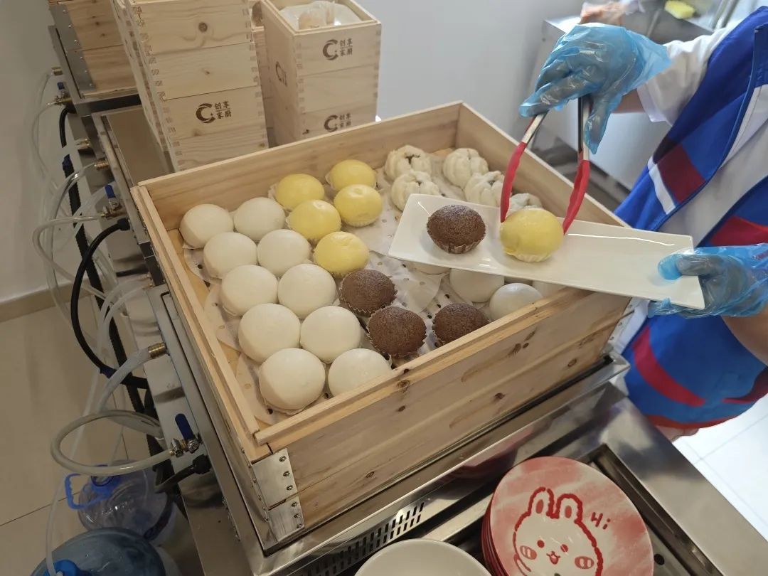 广州首个！这里的长者饭堂能叹早茶：虾饺5元/份、还有烧卖、叉烧包……