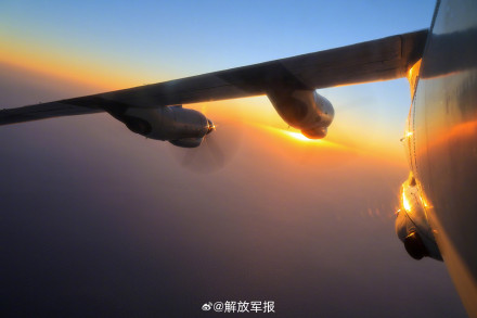 战机与霞光同框，美！