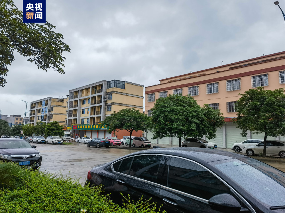 广西防城港暴雨预警升级为红色 出行请注意→ 广西防城港暴雨预警升级为红色 出行请注意→