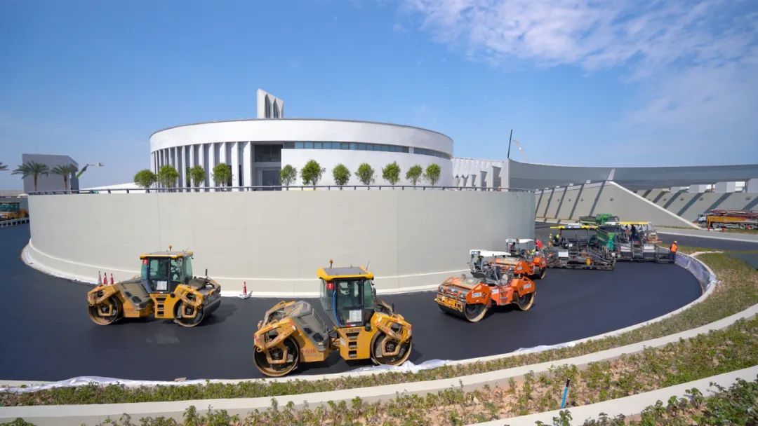 三次刷新世界纪录!深中通道全线完成沥青摊铺 三次刷新世界纪录!深中通道全线完成沥青摊铺