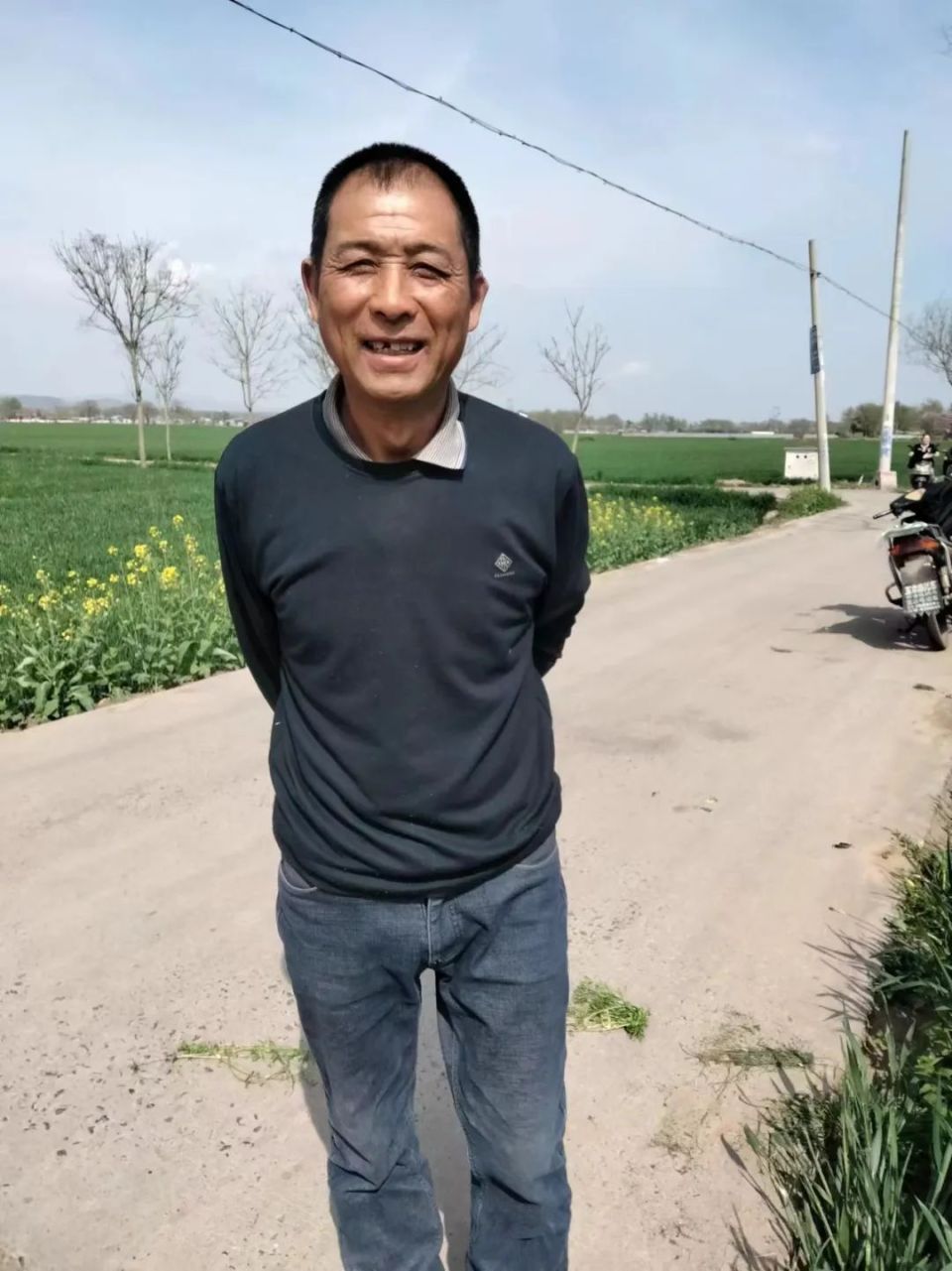 刑案嫌疑人潜逃！警方发布悬赏通告，“门牙有缺失”，近照公布