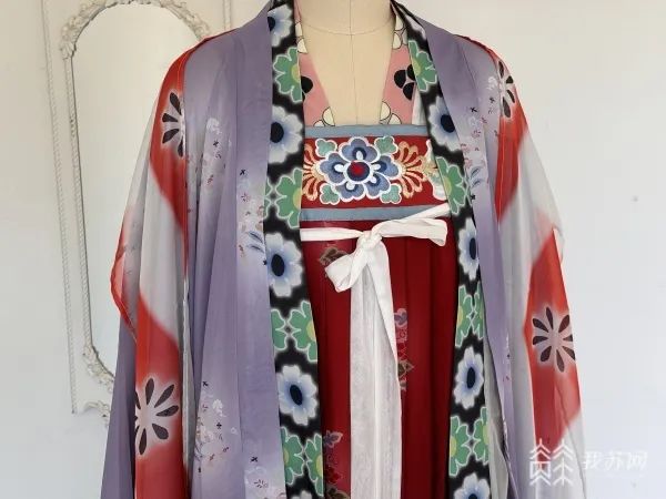 8年复原50多套汉服 南京女孩将壁画服饰变成现实 8年复原50多套汉服 南京女孩将壁画服饰变成现实