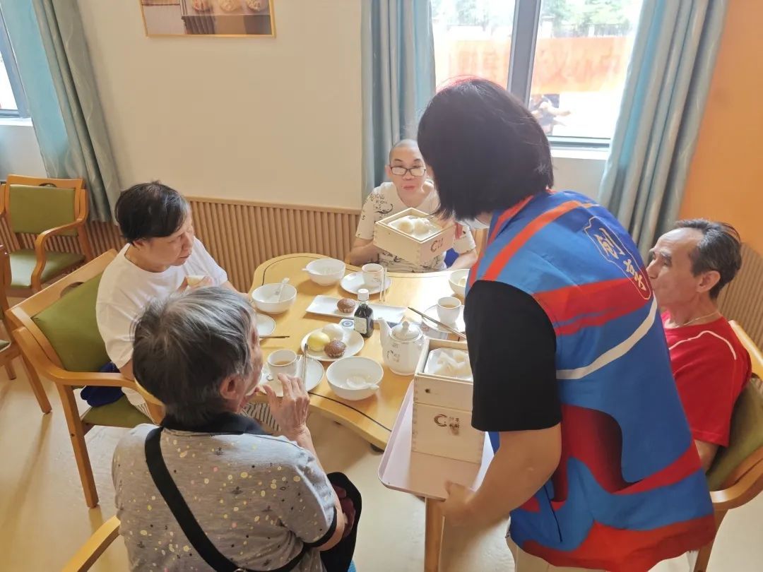 广州首个！这里的长者饭堂能叹早茶：虾饺5元/份、还有烧卖、叉烧包……
