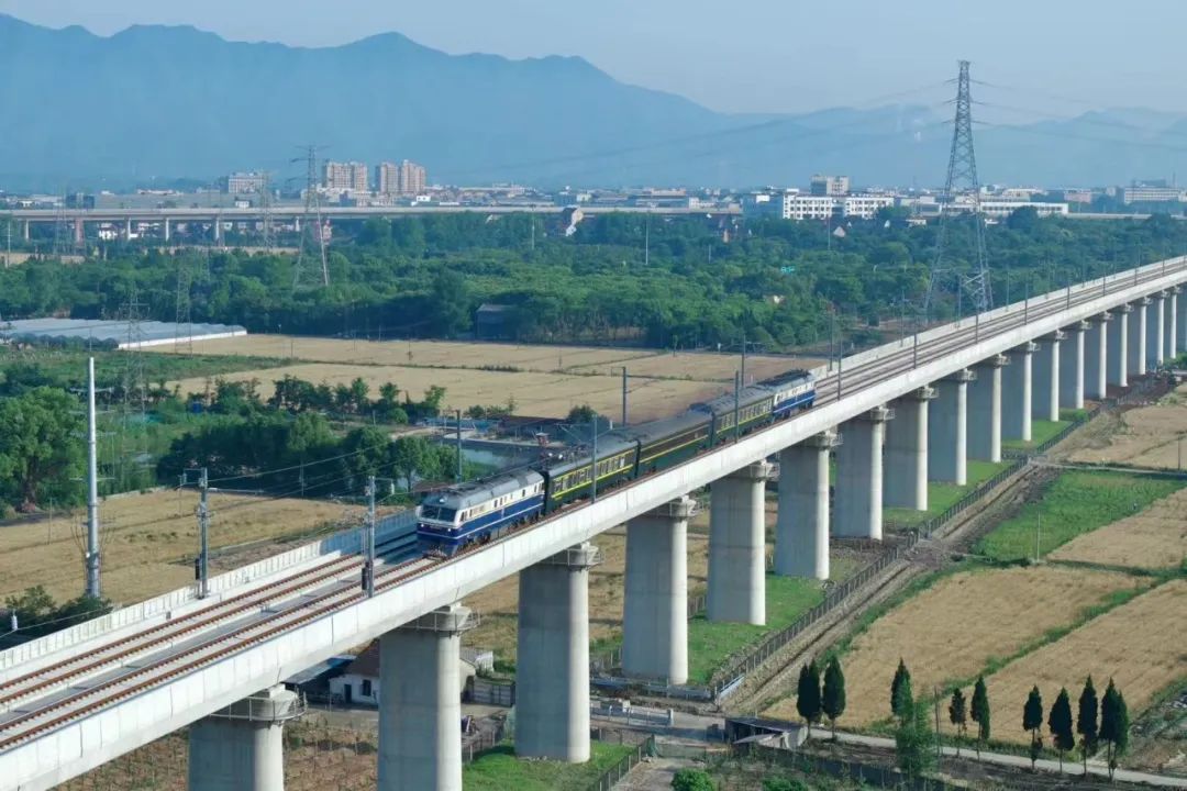 又有新进展！今天，杭温高铁正式联调联试！