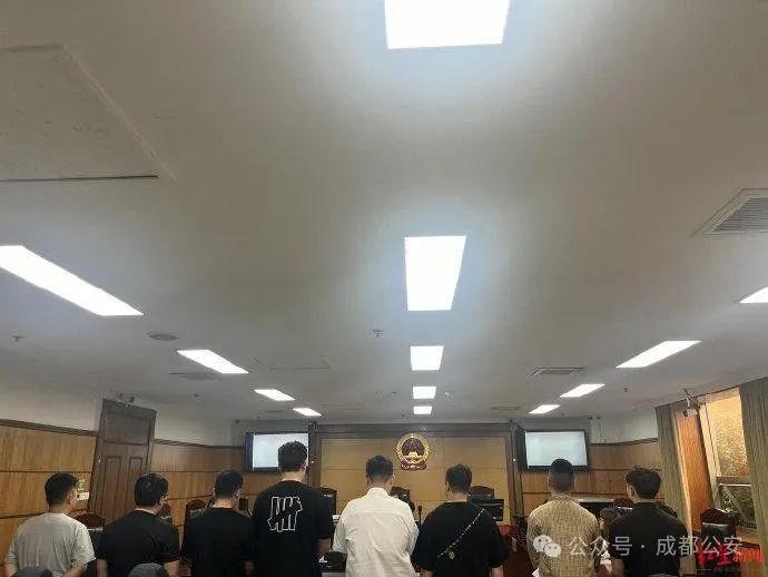 最高时速145公里!8人夜间“飙车炸街”被判危险驾驶罪 最高时速145公里!8人夜间“飙车炸街”被判危险驾驶罪