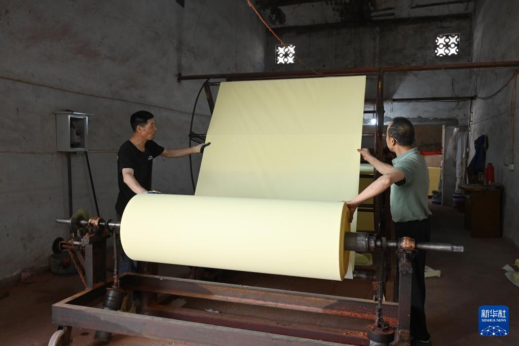 新华全媒+·小镇有非遗丨非遗宣纸焕新生 新华全媒+·小镇有非遗丨非遗宣纸焕新生