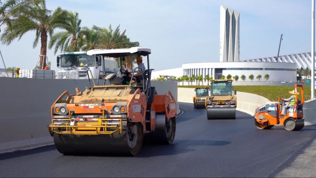 三次刷新世界纪录!深中通道全线完成沥青摊铺 三次刷新世界纪录!深中通道全线完成沥青摊铺