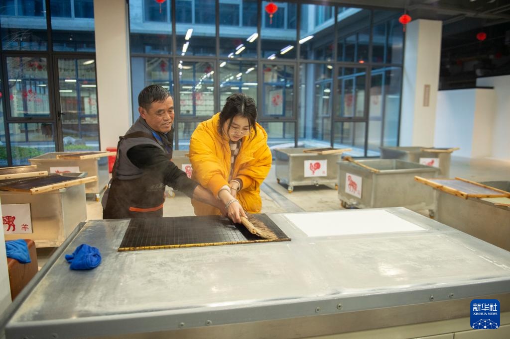 新华全媒+·小镇有非遗丨非遗宣纸焕新生 新华全媒+·小镇有非遗丨非遗宣纸焕新生