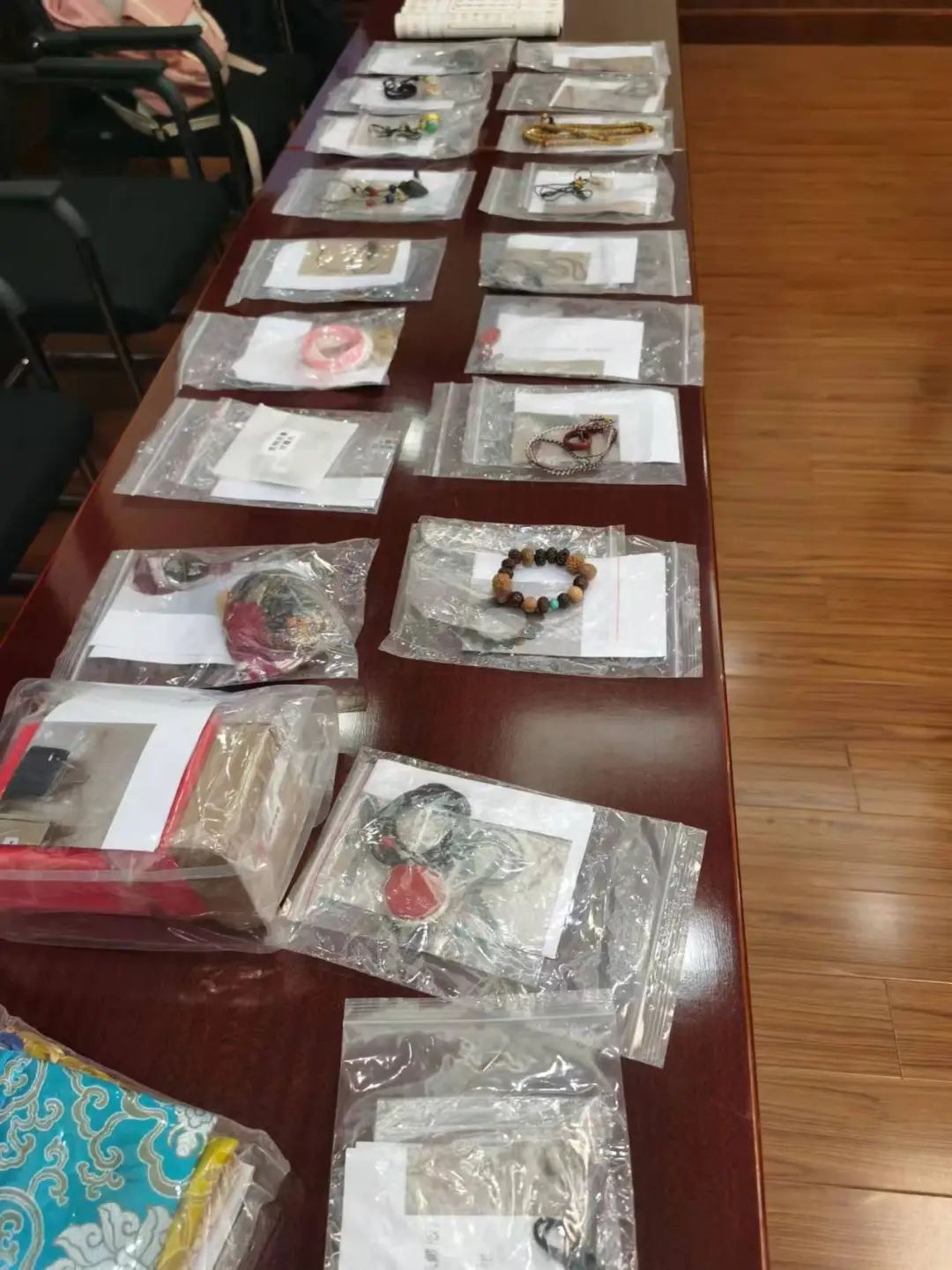 小学学历骗倒哈佛高材生 微博大V为变现竟…… 小学学历骗倒哈佛高材生 微博大V为变现竟……