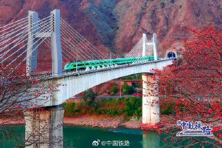 1至4月全国铁路发送旅客13.7亿人次 1至4月全国铁路发送旅客13.7亿人次