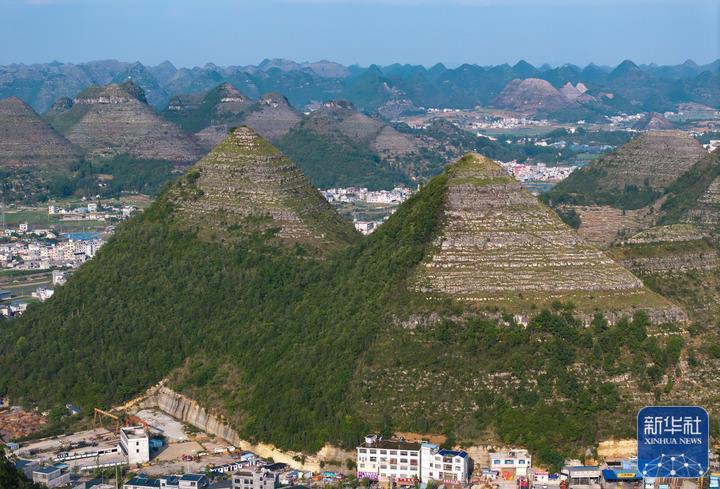 贵州安龙“金字塔”，中外游客来打卡