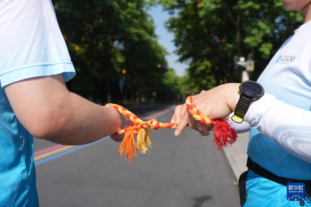 彩虹绳牵起快乐奔跑 彩虹绳牵起快乐奔跑