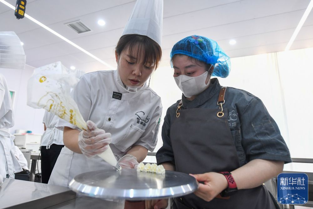 吉林长春:残健融合的助残烘焙店 吉林长春:残健融合的助残烘焙店