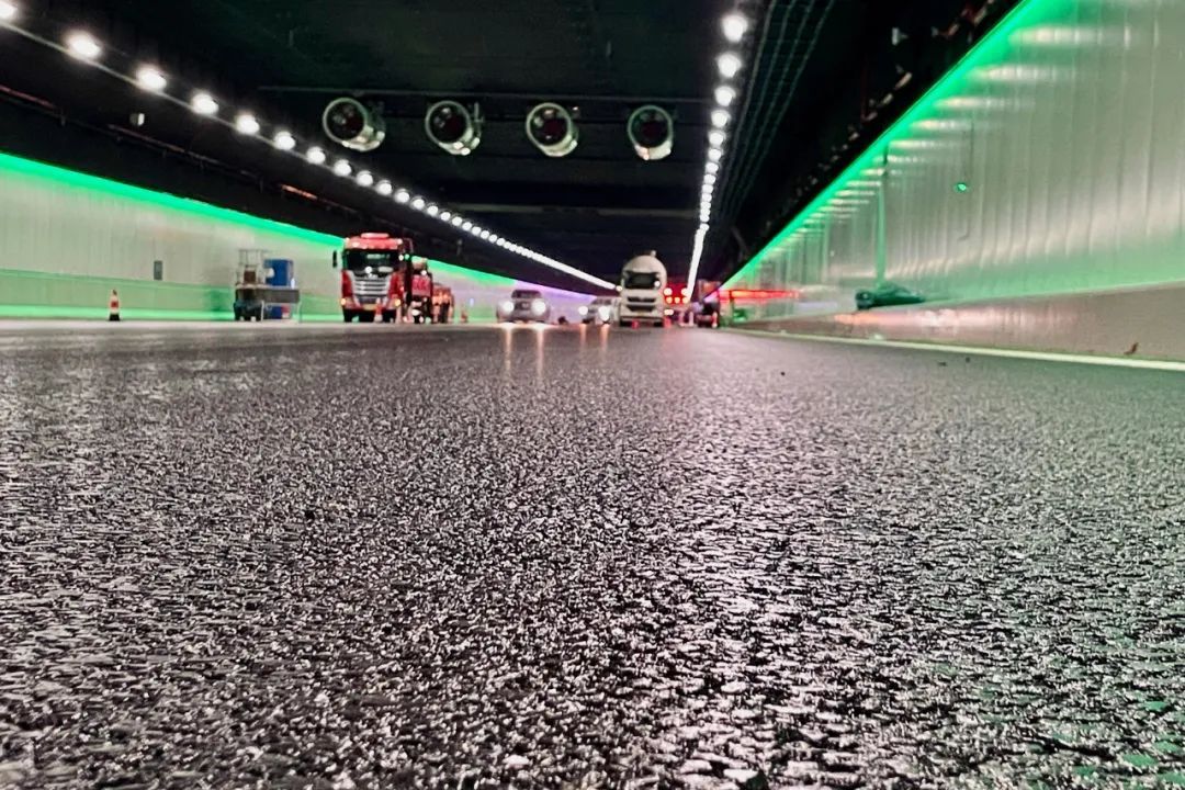 三次刷新世界纪录!深中通道全线完成沥青摊铺 三次刷新世界纪录!深中通道全线完成沥青摊铺