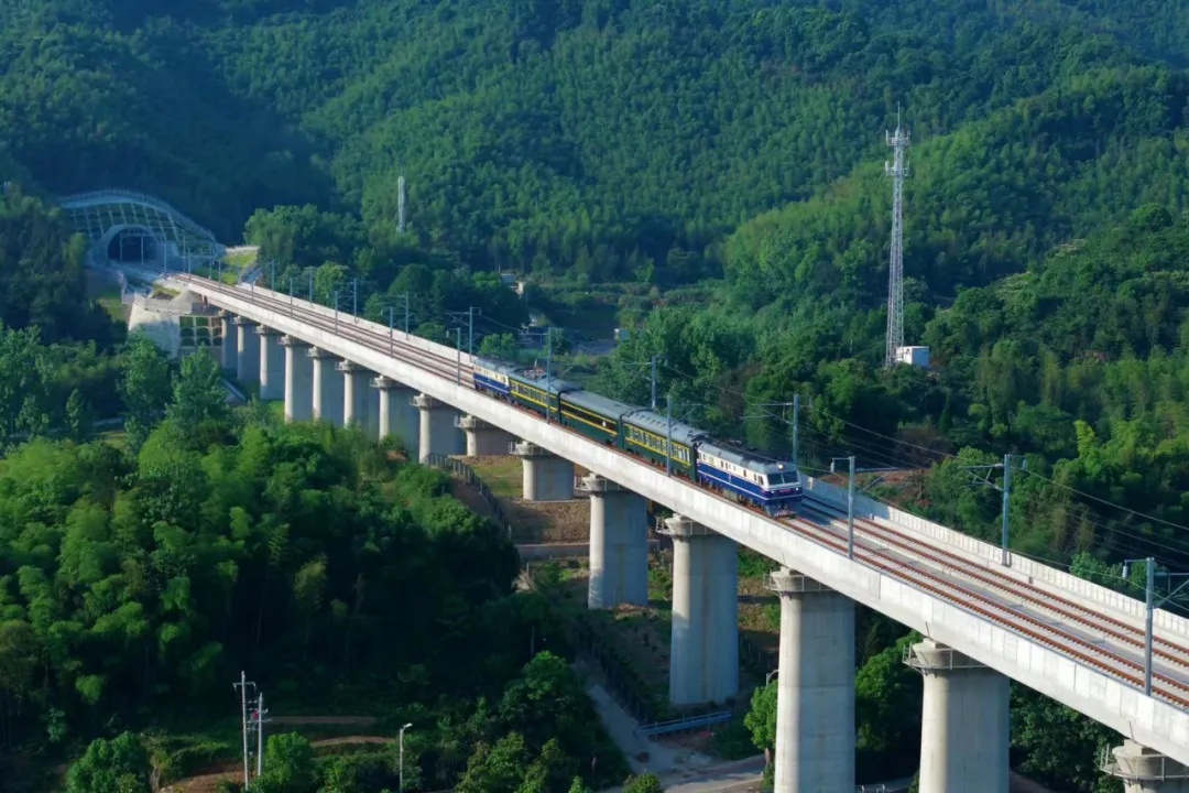 又有新进展！今天，杭温高铁正式联调联试！