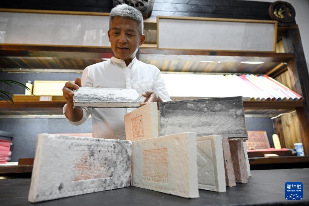 新华全媒+·小镇有非遗丨非遗宣纸焕新生 新华全媒+·小镇有非遗丨非遗宣纸焕新生