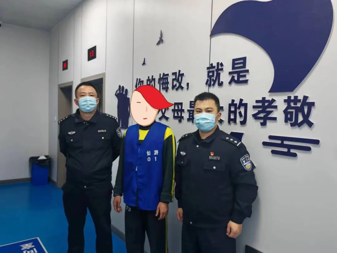 冒充警察暧昧聊天、招摇撞骗……小心！