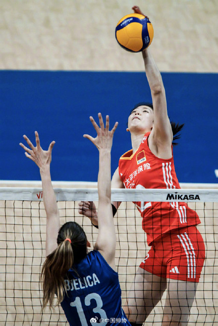 祝贺！中国女排3比1逆转塞尔维亚女排