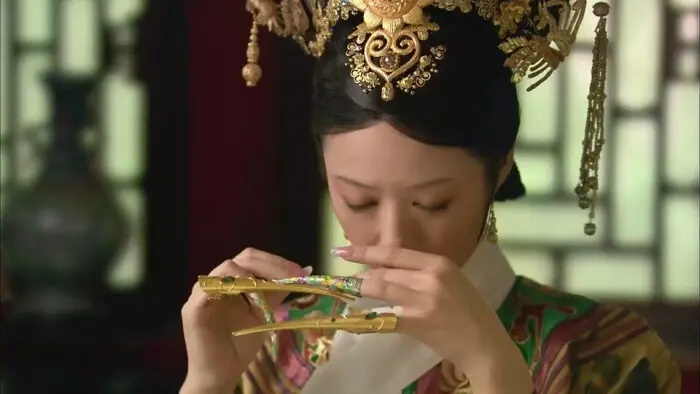 如懿,这个护甲咱是非戴不可吗? 如懿,这个护甲咱是非戴不可吗?
