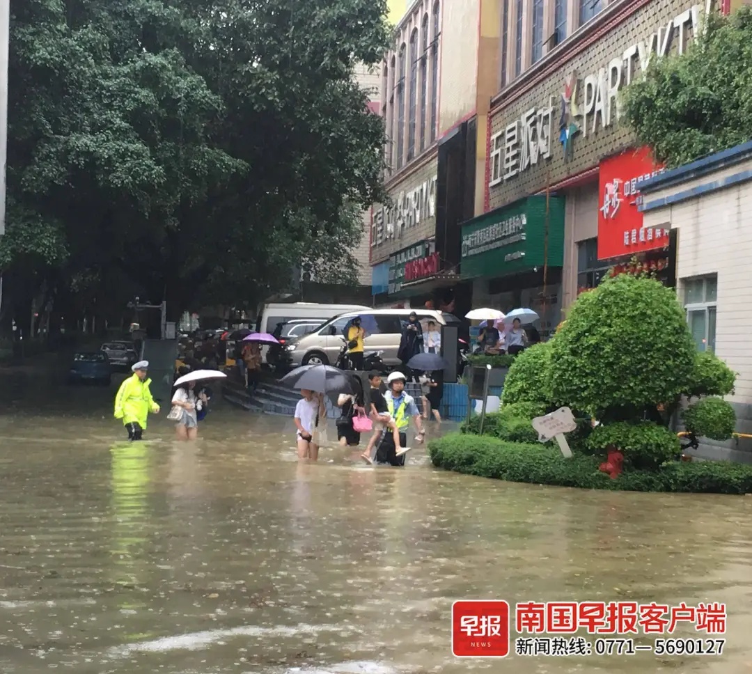 暴雨信号解除！雷雨云团已离开南宁！这些救援瞬间好暖心……