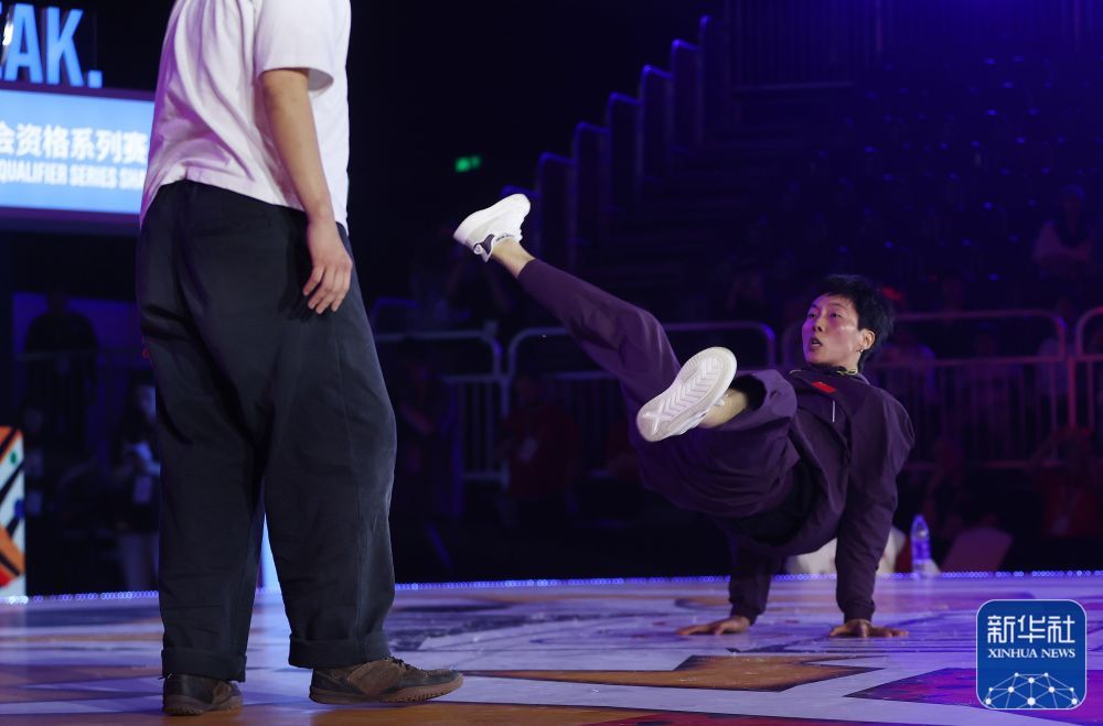 巴黎奥运预备式丨奥运会资格系列赛上海站：曾莹莹、郑子妍霹雳舞晋级16强