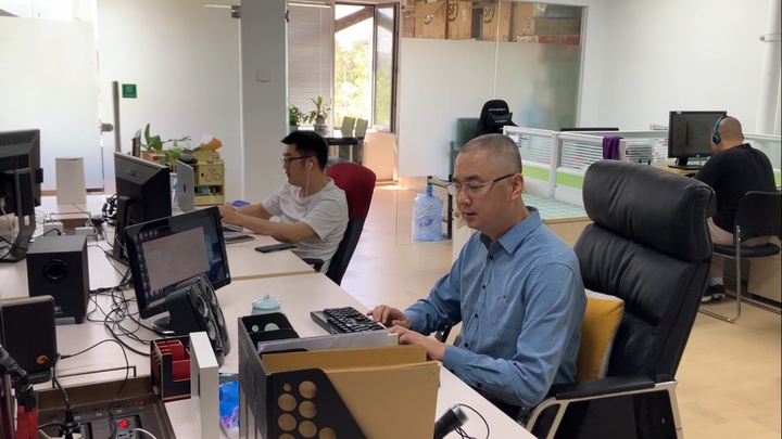 视障人士曹军:用科技创新点亮黑暗的世界 视障人士曹军:用科技创新点亮黑暗的世界